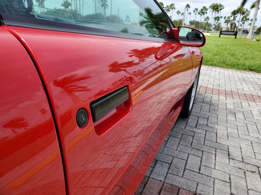 Детали экстерьера Chevrolet Camaro SS (1710) 1996 года  (фото 39 из 101)